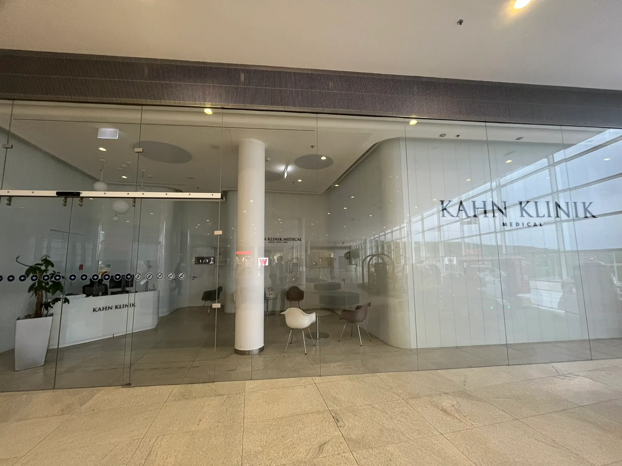 Vchod do KAHN KLINIK MEDICAL